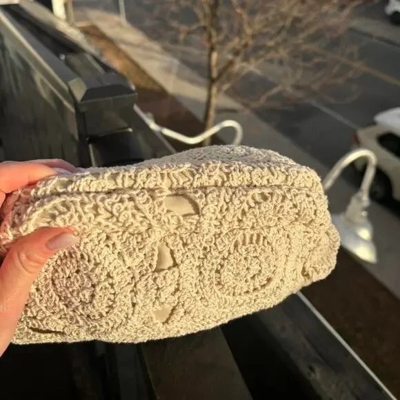 Cream textured clutch bag - Picture 5 of 7